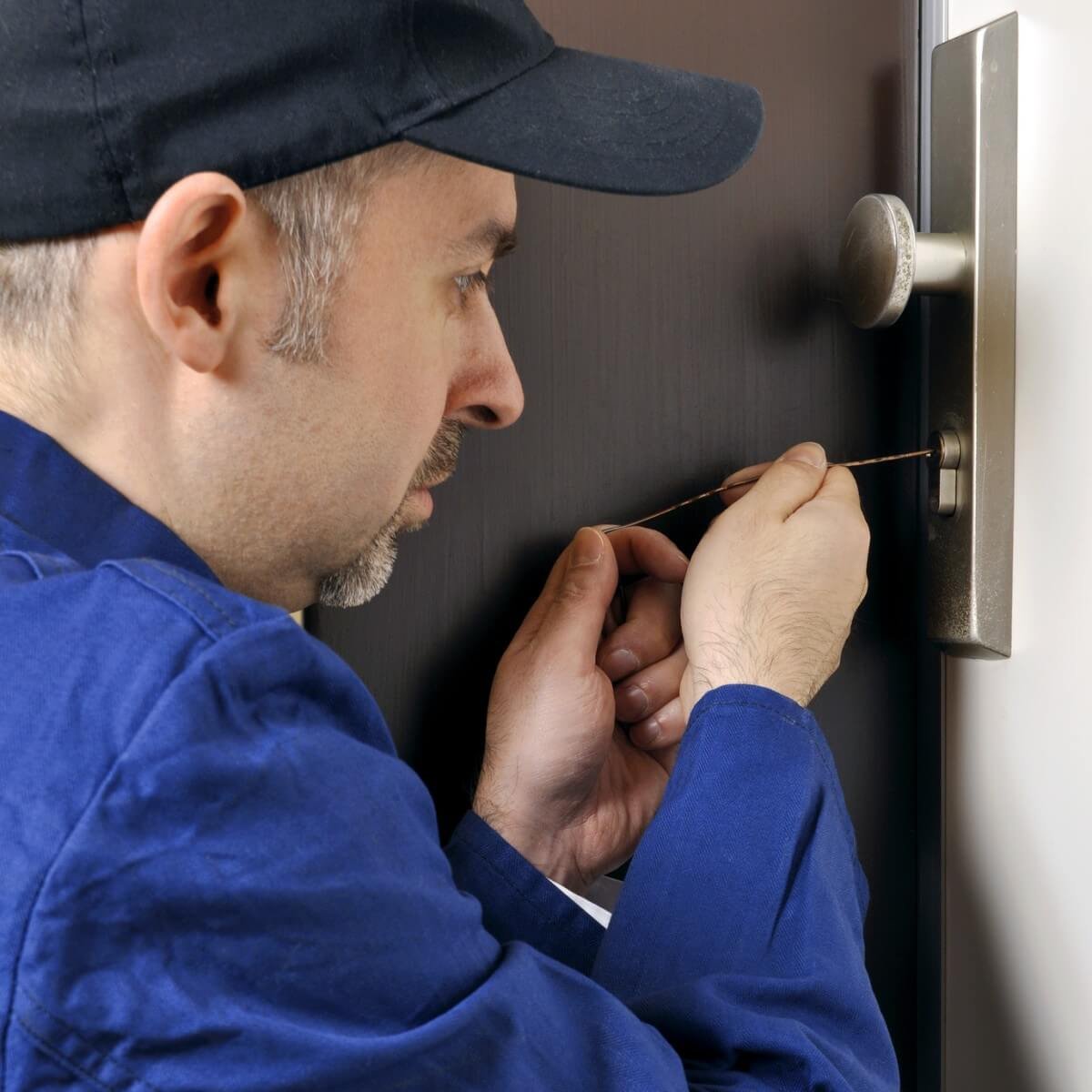 Comment ouvrir porte de chambre serrure cassée 