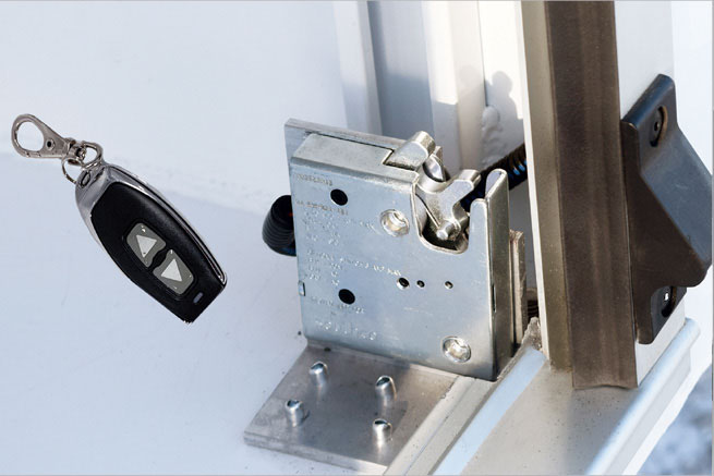 Comment remplacer une serrure de porte de garage 