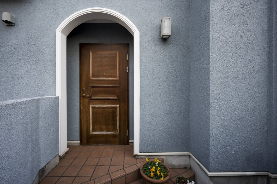 Dans quel cas changer une porte d'entrée plutôt que de la réparer 