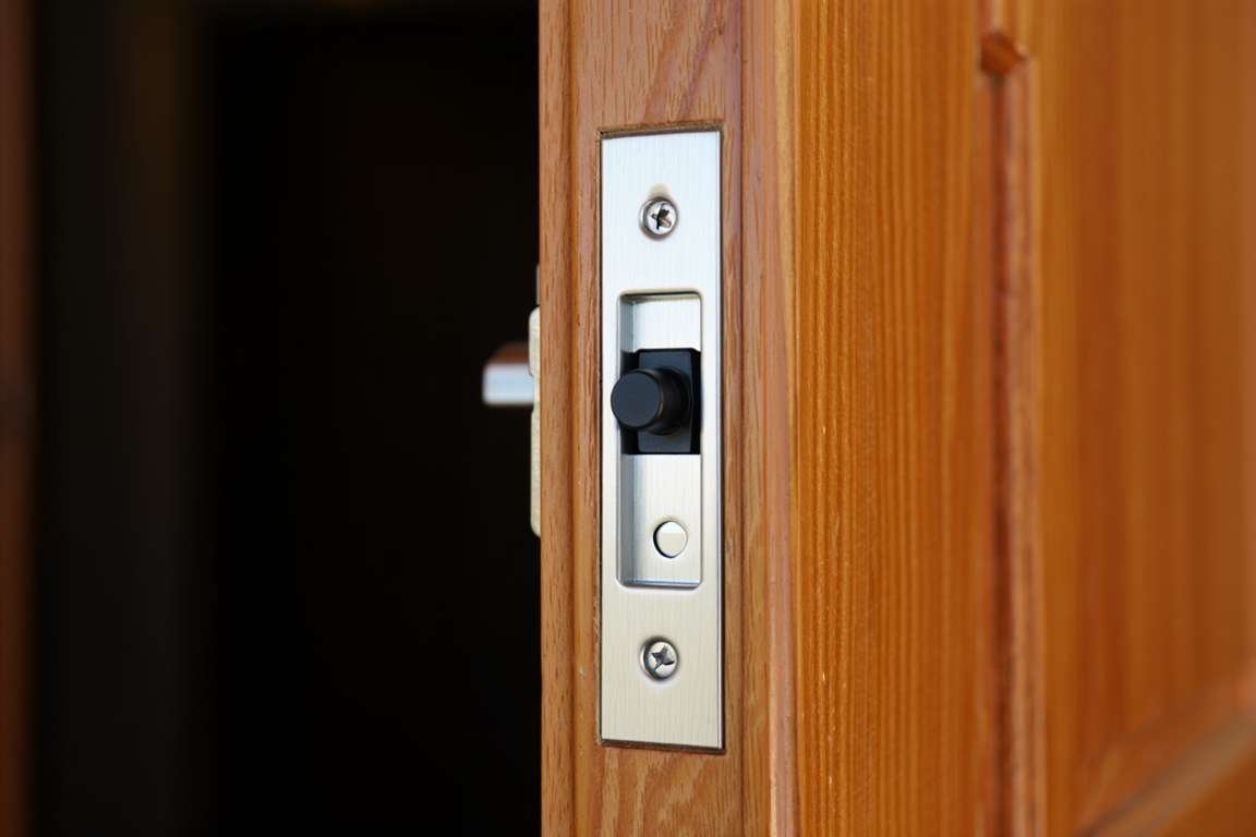 Installer une gâche électrique de porte