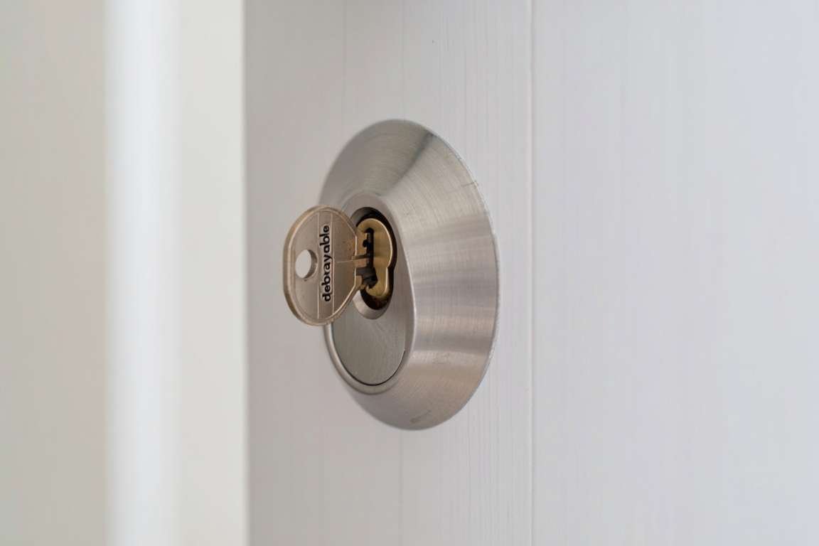 Comment bloquer une serrure débrayable