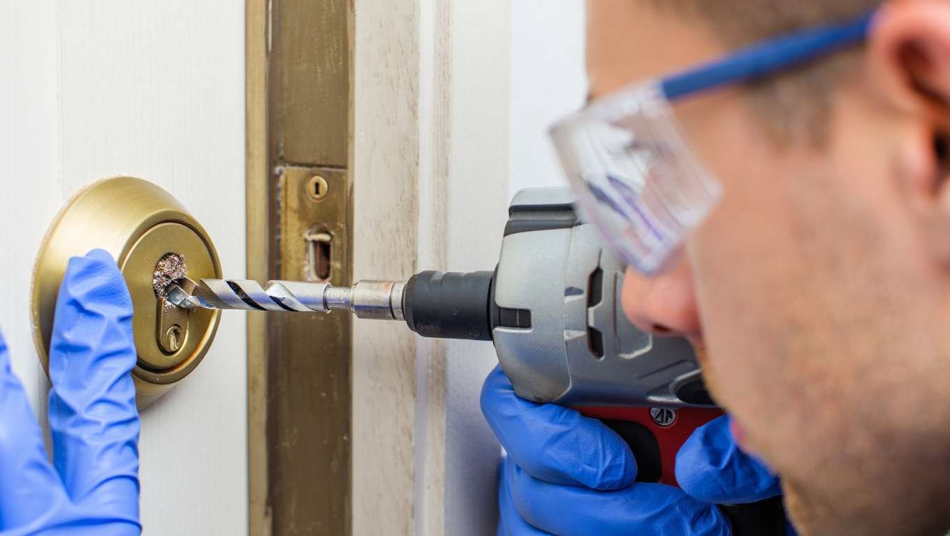 Comment ouvrir une serrure avec une perceuse 