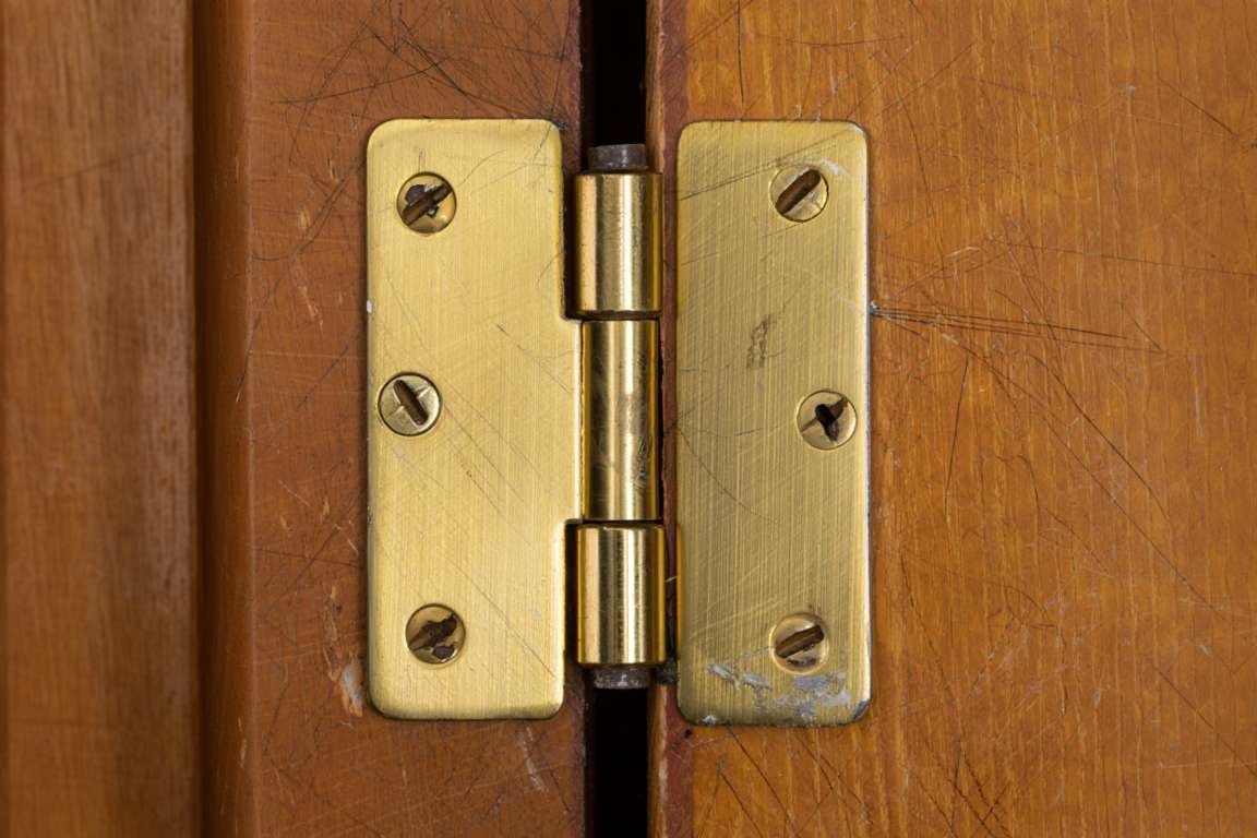 Comment réparer les gonds de porte qui bougent ? Guide pratique Bs — free download