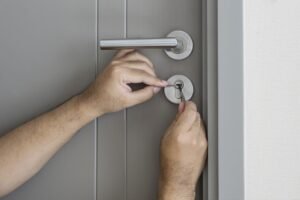 Besoin d'ouvrir une porte fermée à clé ? Faites confiance à nos serruriers professionnels pour une solution rapide et efficace. Contactez-nous dès maintenant pour une assistance spécialisée.