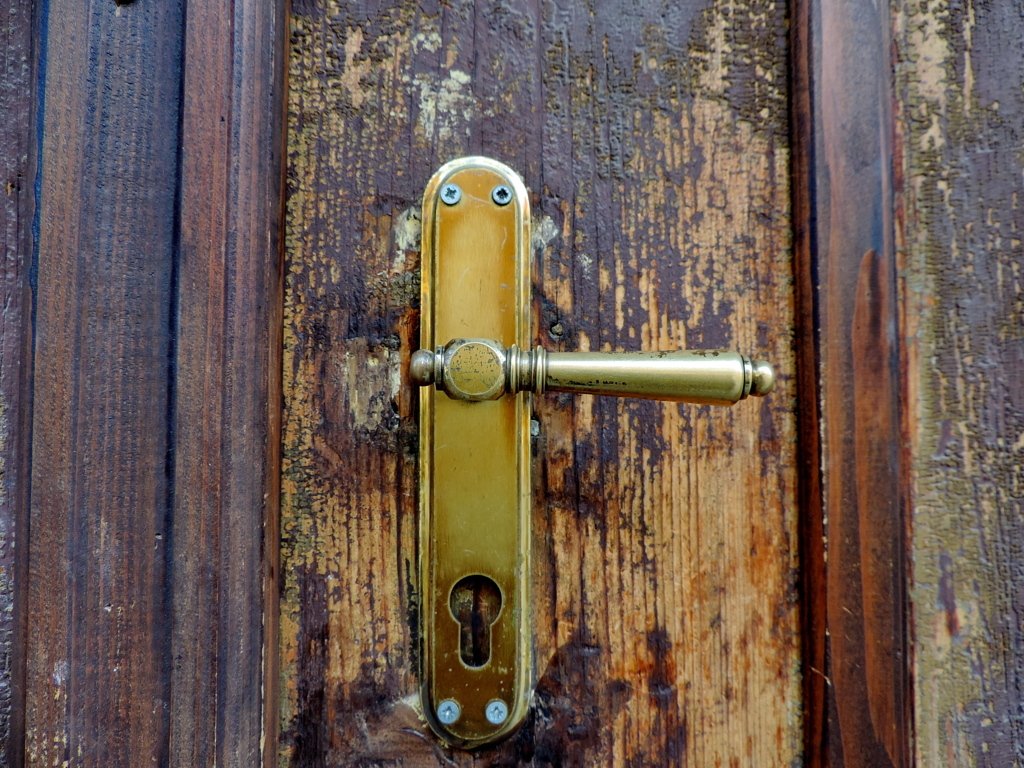 ouvrir une vieille porte fermée à clé