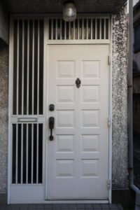 Dans quel cas changer une porte d'entrée plutôt que de la réparer