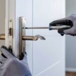 Comment changer une poignée de porte d’entrée ? Guide pratique Comment changer une poignée de porte d’entrée